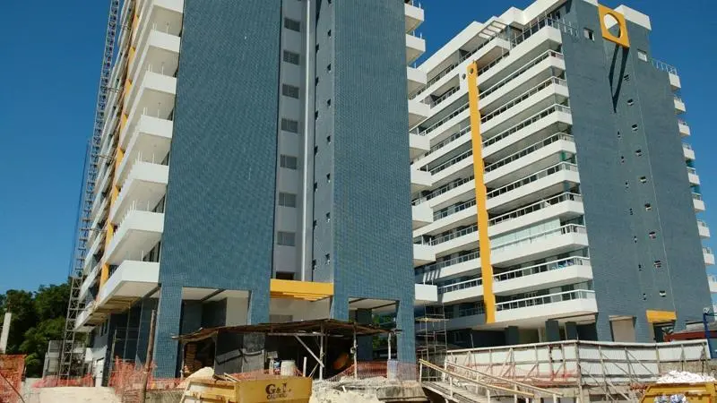 Sanca aberta com iluminação LED em quarto de casal