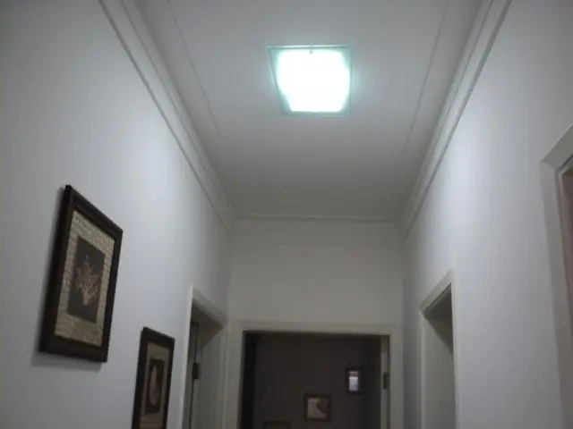 Forro de gesso com acabamento em tabica