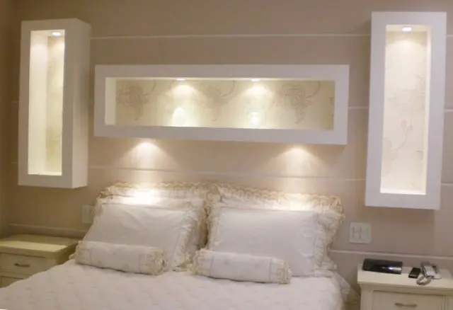 Forro decorativo em gesso com rosas e detalhes